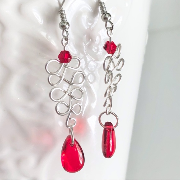 New Handmade Wrapped Wire Silver Blood 🩸 Red Glass Teardrop Celtic Knot Earrings - Picture 4 of 9